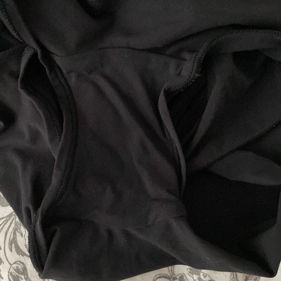 Skims 2 underwear in black size small - Picture 7 of 10